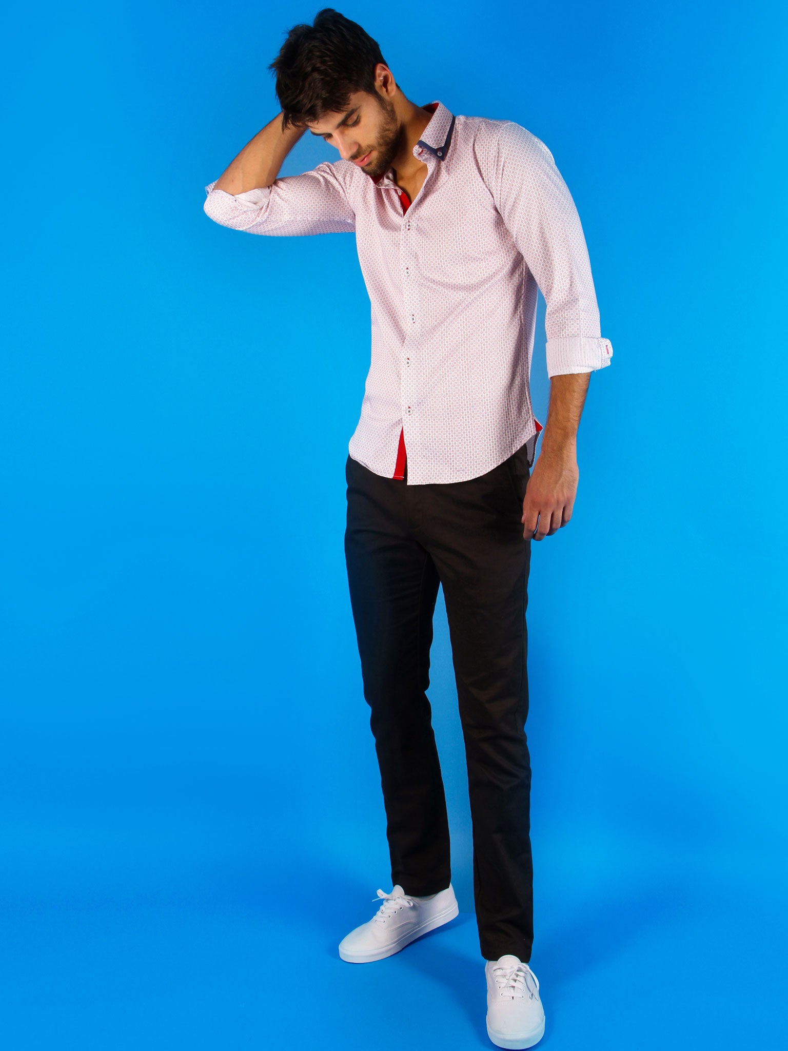 infinite spiral shirt model walking image
