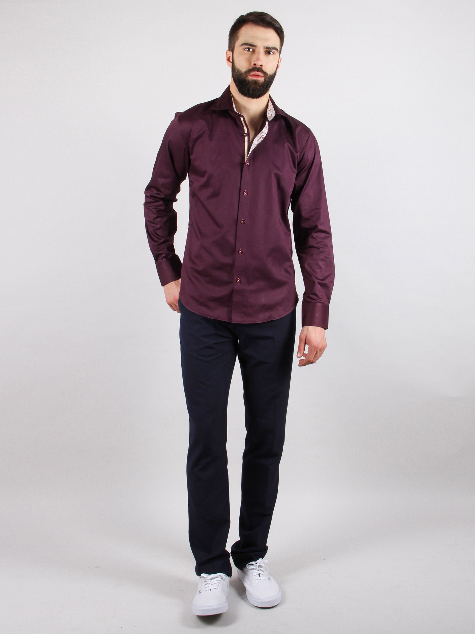grape vine shirt model walking image
