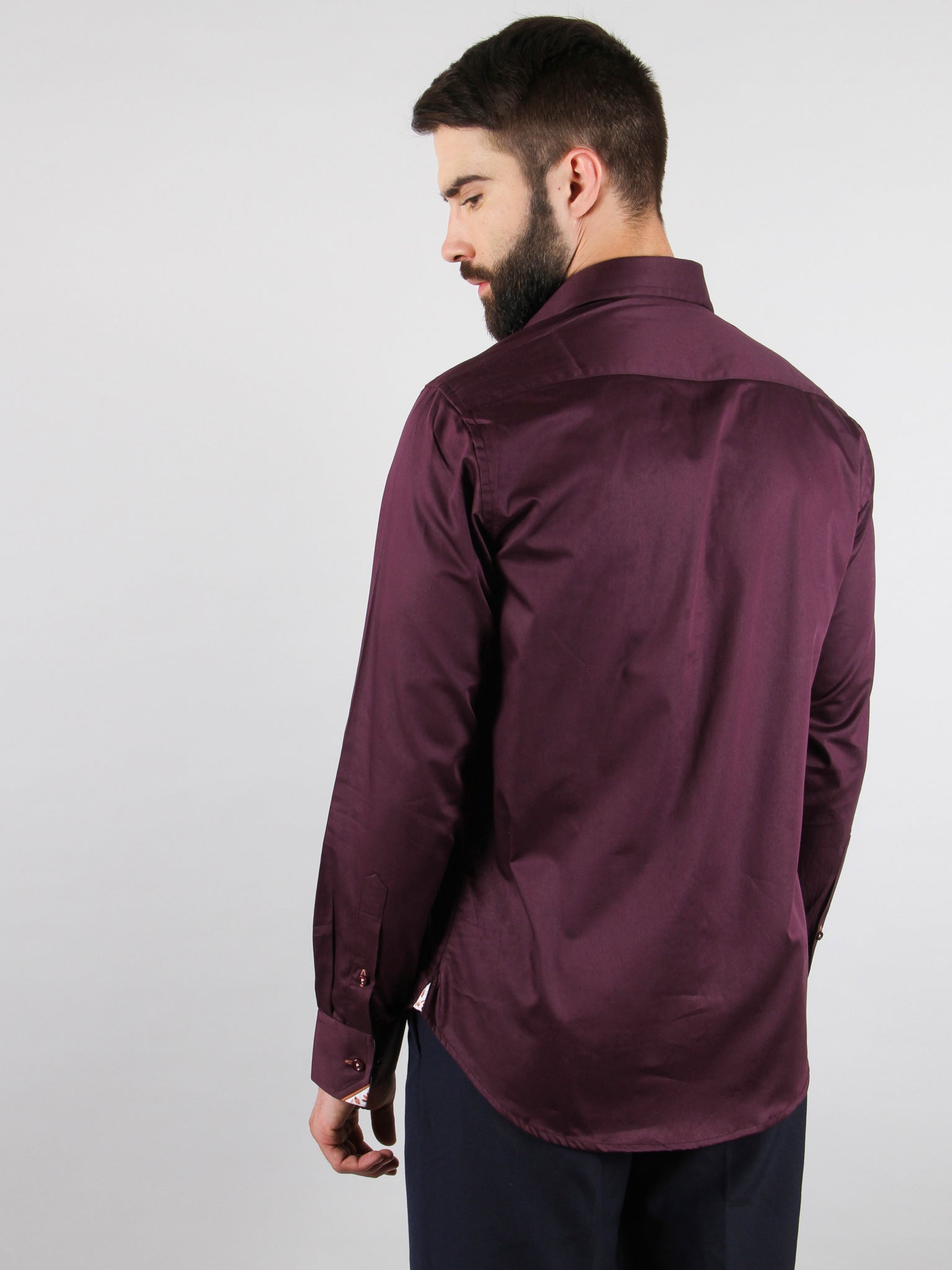grape vine shirt model back image