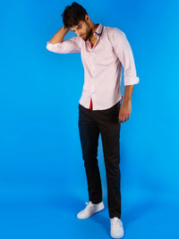 infinite spiral shirt model walking image 