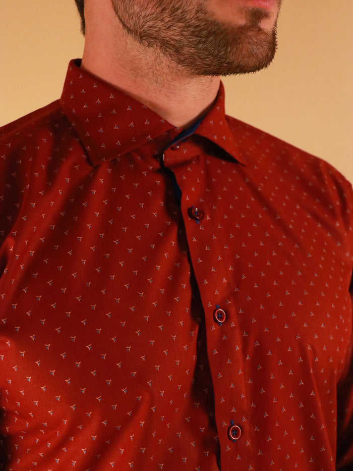 crimson star shirt model image collar close up