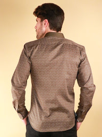 weave loom shirt model image from back
